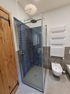 Shower in bathroom holiday apartment Montegabbione